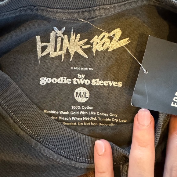 Blink 182 NWT distressed graphic size M/L - Picture 3 of 3
